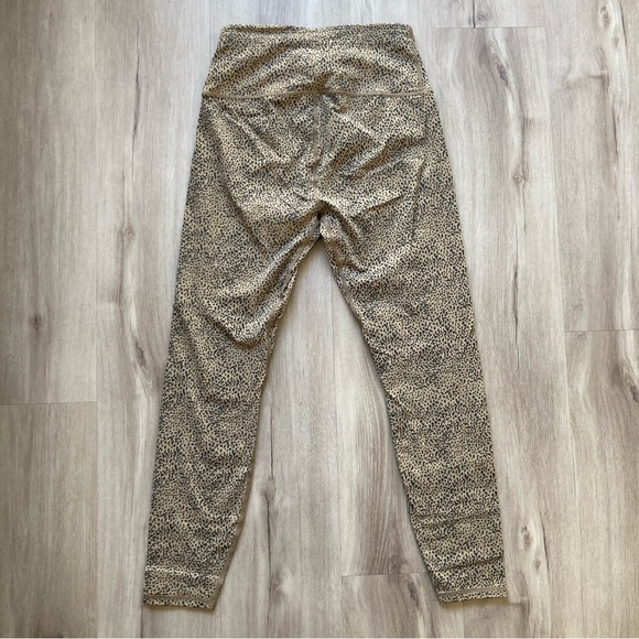 Varley Let’s Go 7/8 legging - painterly spot EUC - Picture 6 of 8